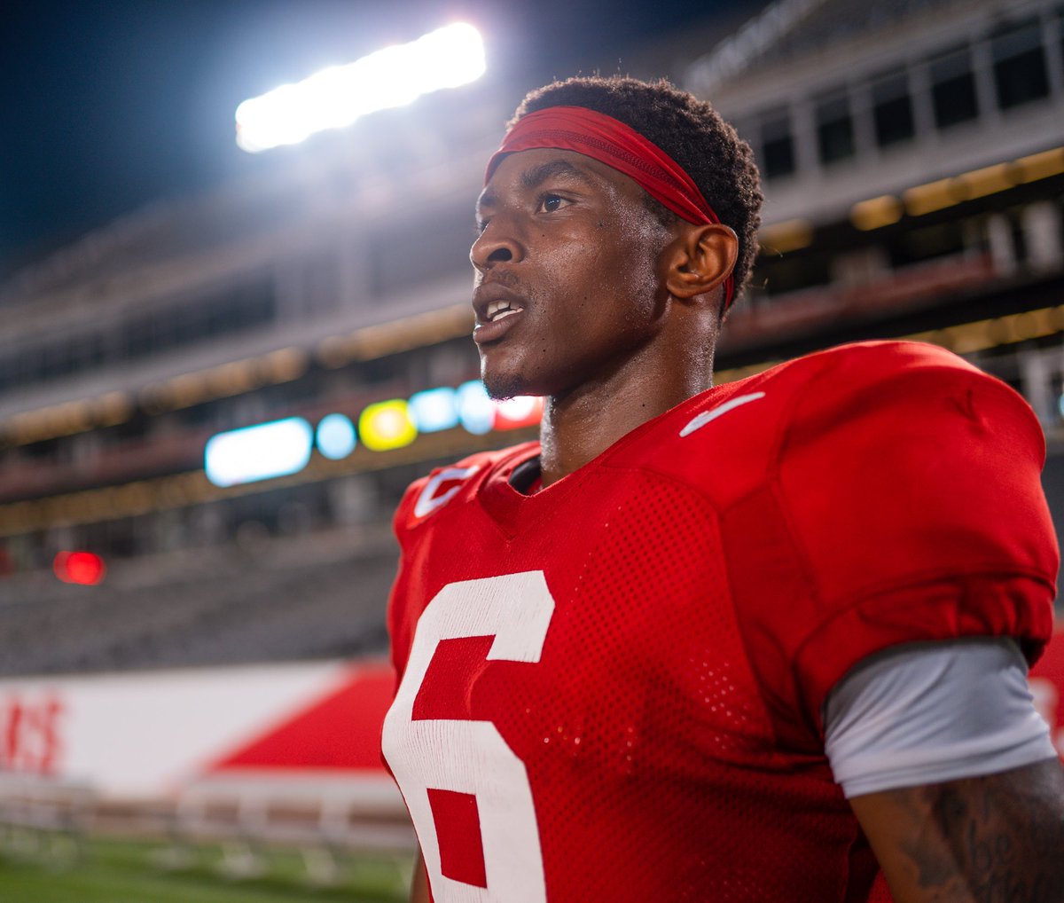 UHCougarFB's tweet photo. Under the lights and full pads 😤😤

#GoCoogs https://t.co/BqoTInJw5k