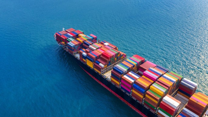 Une nouvelle qui va inquiéter les ménages sénégalais. A cause de la Covid-19, les coûts mondiaux de fret maritime vont augmentés provoquant ainsi la hausse des prix de plusieurs routes commerciales et ceux d’affrètement des porte-conteneurs, notamment chinois. #Senegal #Frêt