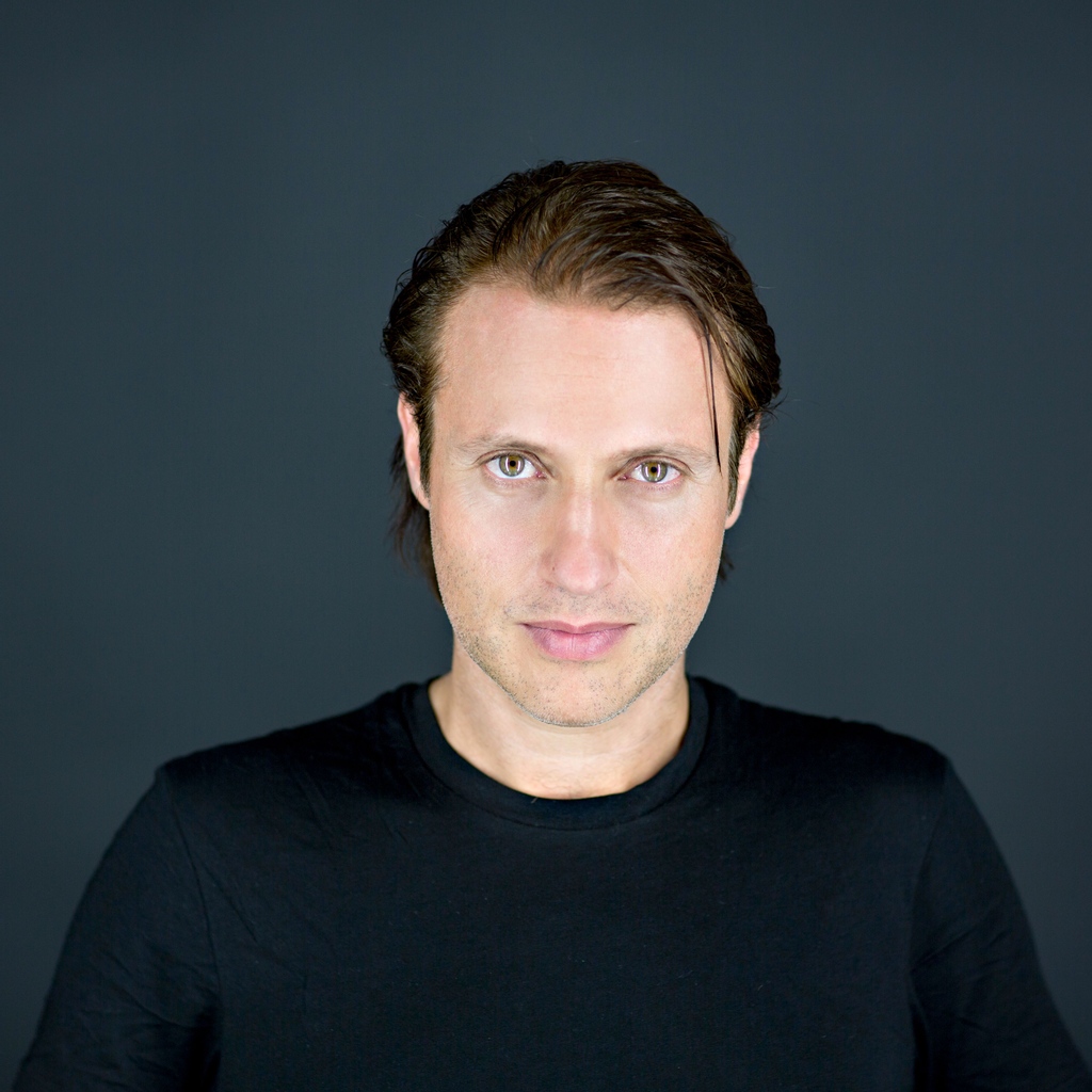 The one &amp; only <a href="/EDXmusic/">EDX</a> is finally coming back to <a href="/PinkstarRec/">@pinkstarrec</a> to drop an ode to the reopening of dancefloors around the world! Out next Friday 🙌🙌 

Pre-save here: edxmusic.lnk.to/Vommuli

#edx #pinkstar #dance