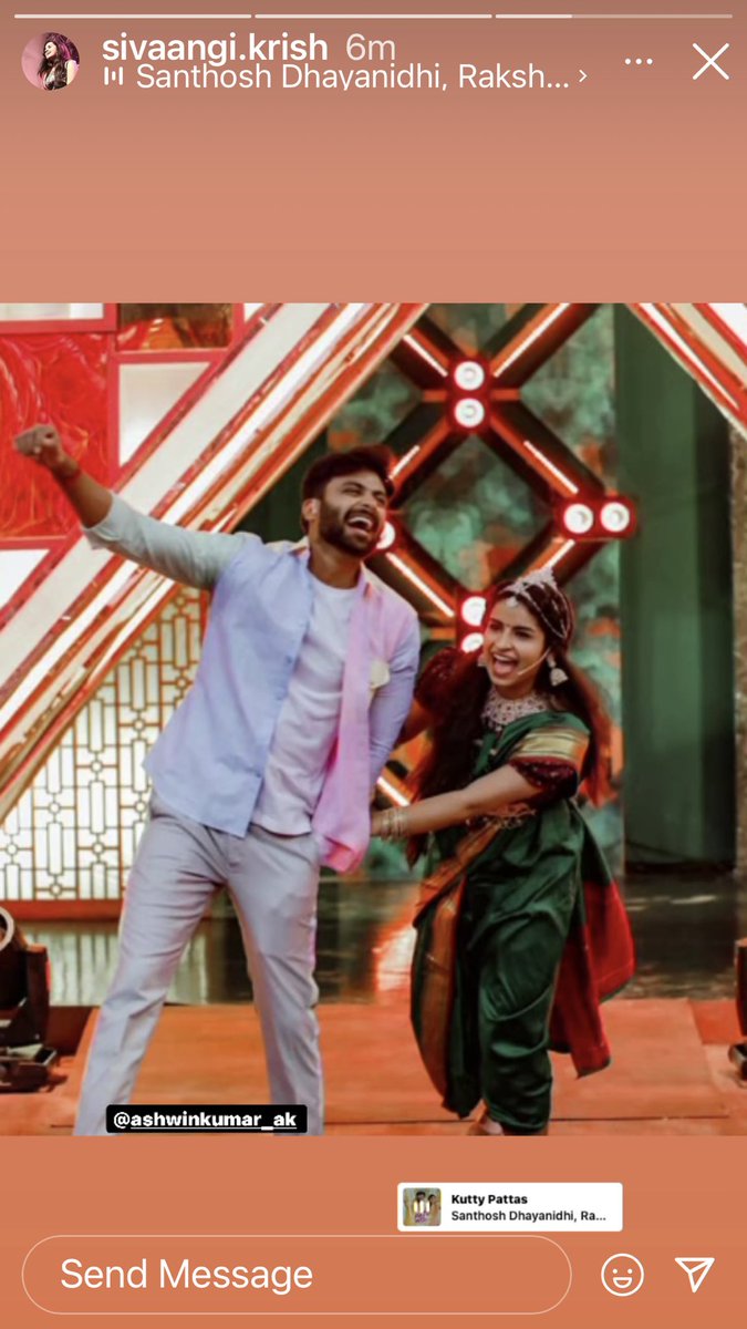 mina_dazzle's tweet photo. Manna story la kutty pattas varum nu expect pannitu irunda ..manni story la varuthu.
Oru Vela kutty pattas rights manni kitta poiduchoo🤔
Nama panramo illiyo.. ivanga 2 perum nalla panranga..
#RoleReverse
#ashaangi https://t.co/ZSMWb1MX2p