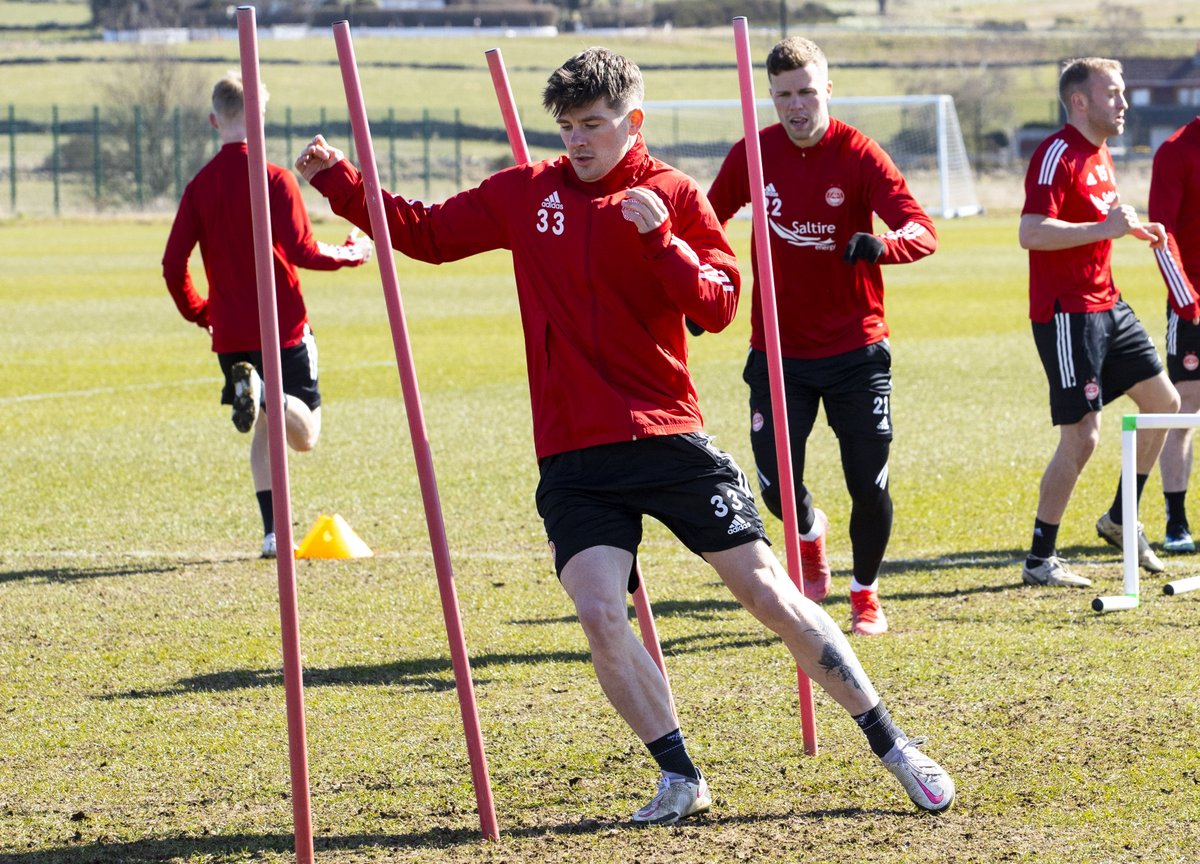 Daily Record Sport (@record_sport) on Twitter photo Transfer news LIVE: Jim Goodwin addresses Matty Kennedy link and admits interest in Aberdeen winger | <a href="/BenRamage10/">Ben Ramage</a>
🔽🔽🔽
bit.ly/3xJLW1o Transfer news LIVE: Jim Goodwin addresses Matty Kennedy link and admits interest in Aberdeen winger | <a href="/BenRamage10/">Ben Ramage</a>
🔽🔽🔽
bit.ly/3xJLW1o