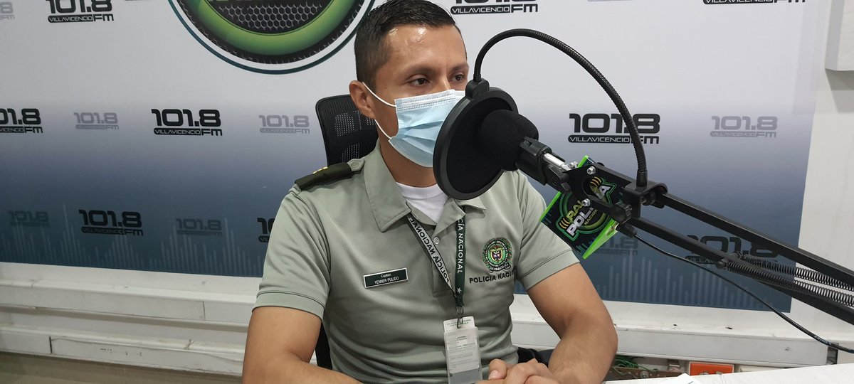 PoliciaVillavo's tweet photo. #GenteEnSintonía | En la #RadioPolicía1018FM, dialogamos con el señor Capitán Yenner Pulido Caicedo, Jefe Área Académica de la #ESECU, con relación a la convocatoria para docentes modalidad hora cátedra. Requisitos ➡️☎️314-4792043. #EsUnHonorSerPolicía https://t.co/rcKXBb15m8