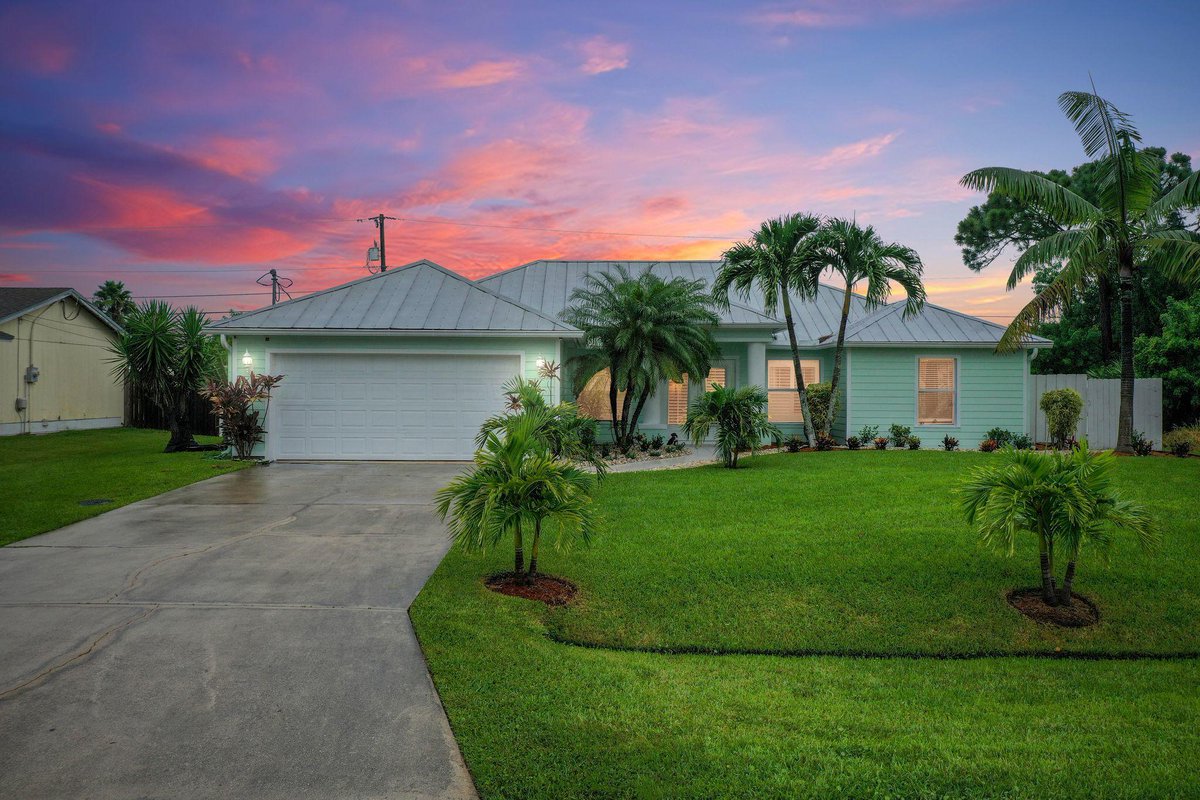 Ready to upgrade? Impeccable 4 BD/ 2 BA in Port Saint Lucie has it all. Call/text/DM me! cpix.me/l/127146909