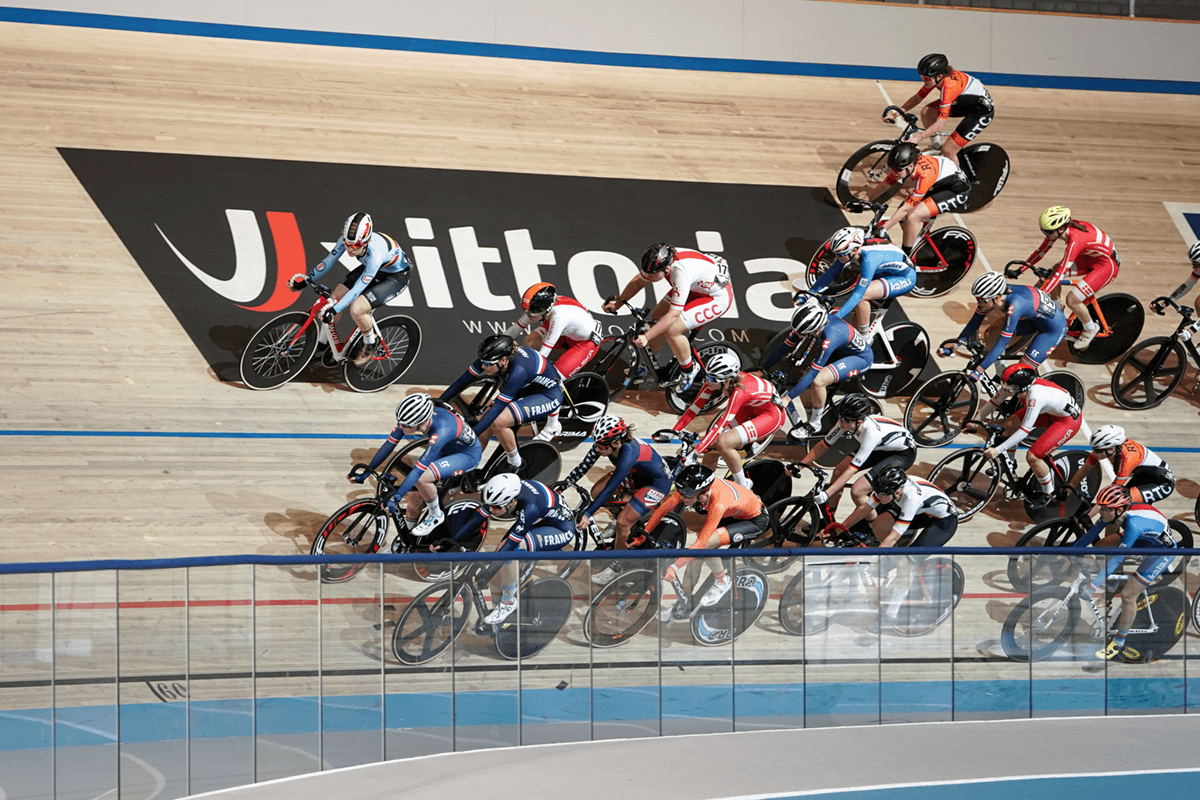 Persbericht | 27 landen melden zich voor EK Baanwielrennen Apeldoorn. Lees hier het volledige bericht ekbaanwielrennen.nl/27-landen-meld…  

#Baanwielrennen #Apeldoorn #Gelderland #Omnisport
📷 Gert Bonestroo