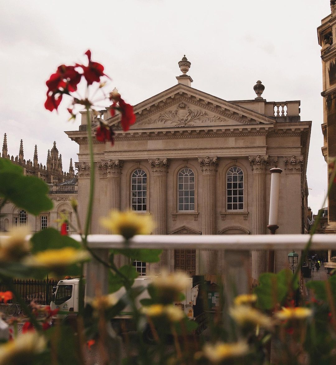 quarter_rose's tweet photo. t’s results week, which means even more wonderful faces around Cambridge from September! 👏🏻🎓

Did you know Rose Quarter is only a stones throw away from King’s College? Perfect for a study break stroll! 🚶🏻‍♀️ #cambridge #rosequarter #alevelresults2021 https://t.co/6846TOcuWx