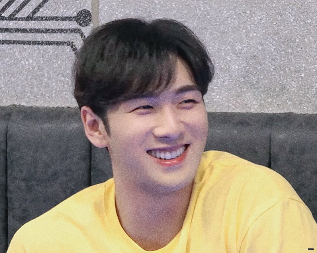 clownwtiger's tweet image. [dklown&apos;s INSTAGRAM POST] - 3P

back and forth, just happy listening to people&apos;s input and feedback.

👤: @GW_ENT
#️⃣: #GWModels
📍: GW ENT&apos;s building

210812 · 23:15:26 KST