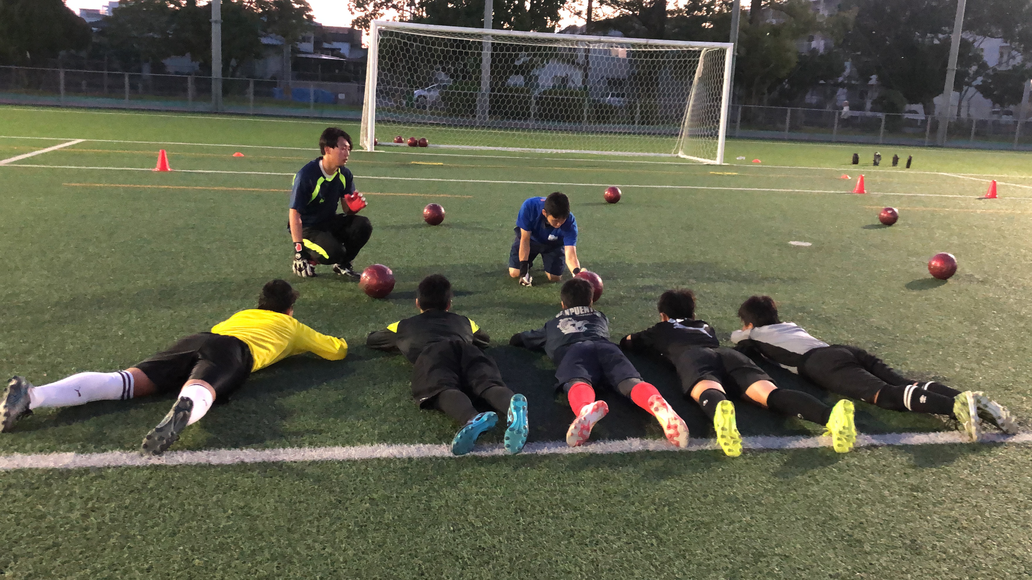木島隆一郎 21 08 09 Gkcollege佐賀トレーニングレポート ゴールを守るため 視点を変えながらのtr アタックの意識 ももちろん積み上げです サッカー ゴールキーパー 佐賀 上達法 小学生 中学生 佐賀大学 Rg Rggoalkeepergloves