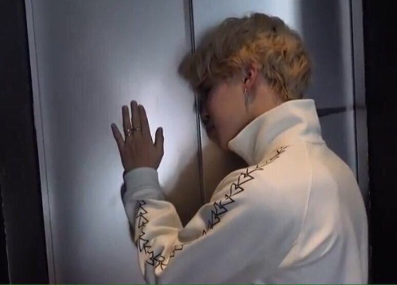 jeniveive's tweet photo. @kringklessssss International armys doesn't even know her✋😌 https://t.co/Rg9eVG2WHo