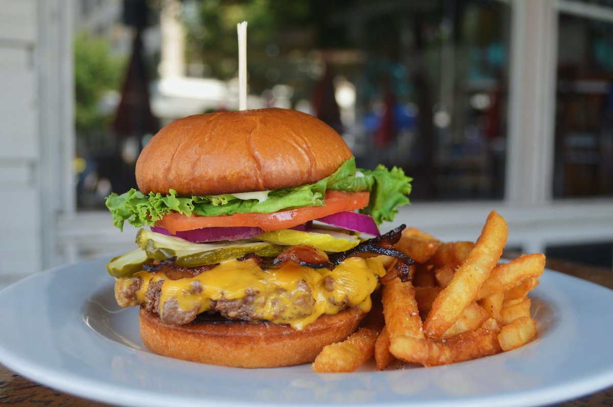 202SocialHouse's tweet photo. Happy Customer Appreciation Day 🎉 This week our free lunch winner Bryan, has chosen the Social House Burger for his special! 🤤 

To win a free lunch like Bryan, simply tag your friends in the comment section below or retweet today’s lunch special to your feed! 😍 https://t.co/AInuyJRU3V