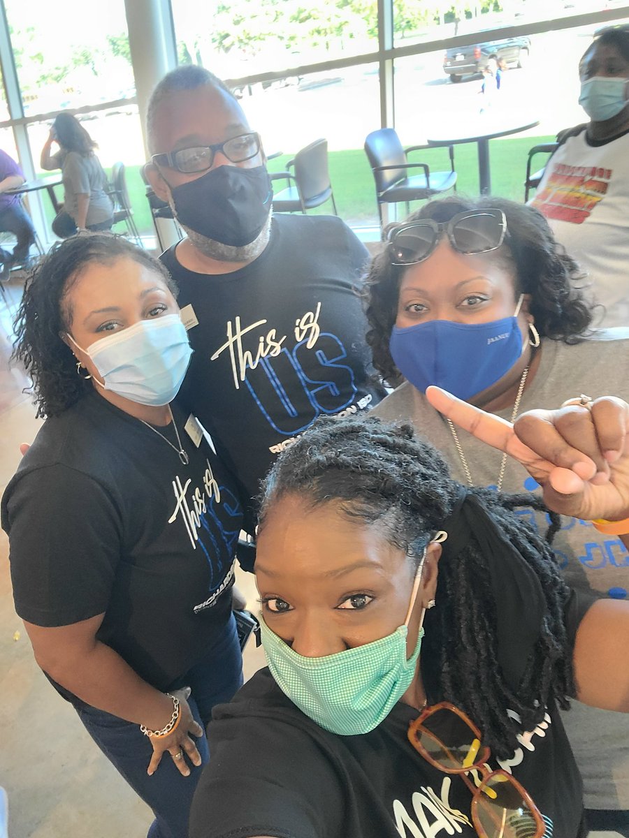 TashaJAnthony's tweet photo. It's not Back2School until Convocation happens! #besttimeoftheyear
#RISDPowerofLove
@MTEMustangs @MTEMustangsPTA 
#beingstretched https://t.co/ZZmdbFZMmR