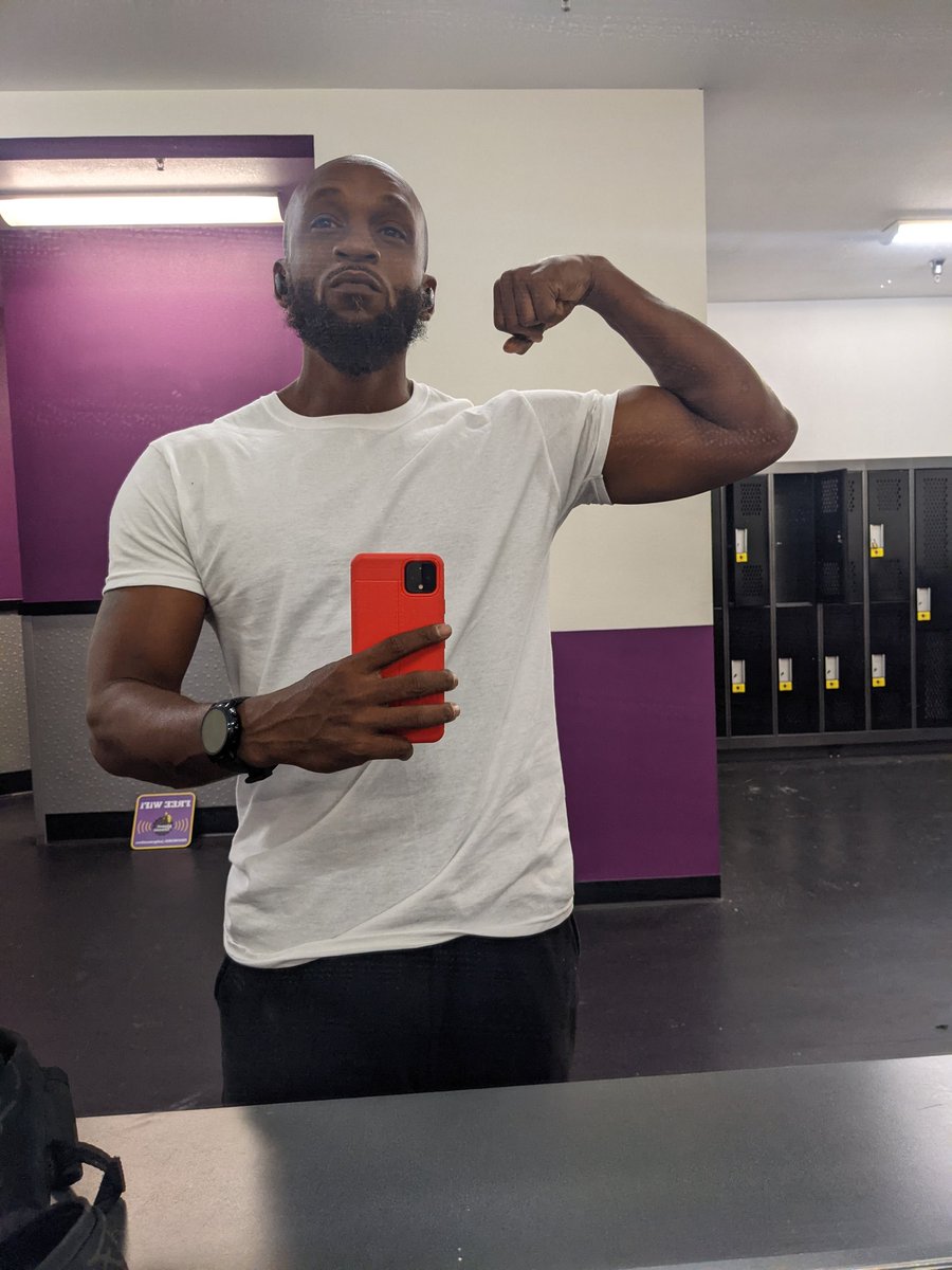 StarksVision18's tweet photo. Another one gym day issa movement. Let's take the gym don't be scare to hit me up and say Dwight, I want to workout. #motivation #gym #buildabody #fitnessmotivation #health #workout #gymlife #Active #follobackforfolloback #follo4follo #blogger #World https://t.co/eYQ8OXttEI