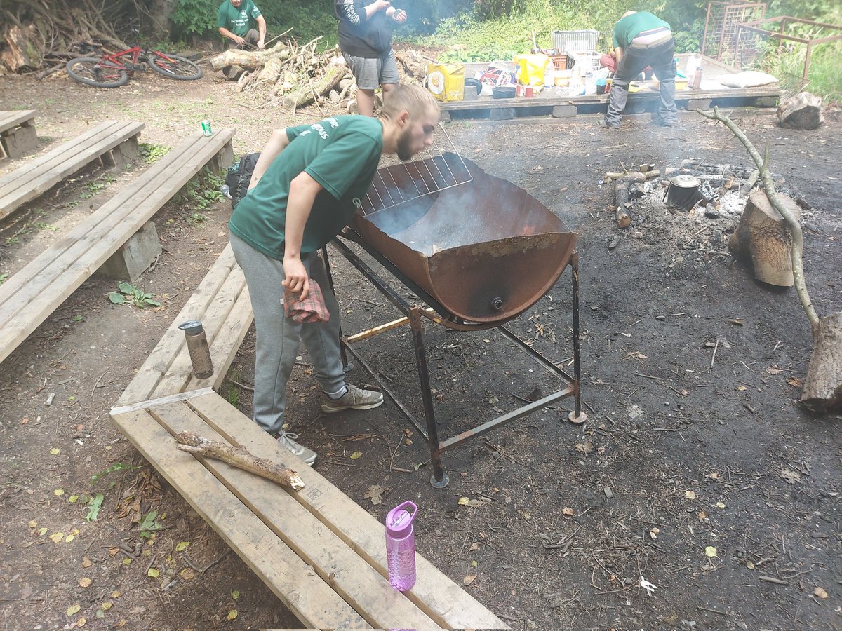 WYFRSPrTrust's tweet photo. A great morning so far at Bramhope Scout Park! Sawing, cutting and chopping resulted in a delicious result!ππͺ΅π« @WYFRS @PrincesTrust #GetStartedWithSurvival #survival #CanTheyMakeIt @RayMearsWILD #wildlife #yorkshire https://t.co/xetEnQMYfq