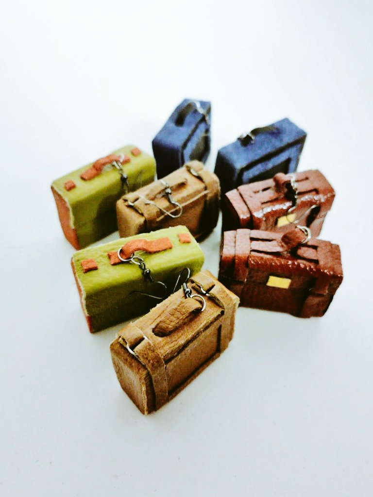 vmvcc_sv's tweet photo. 💼
Luggage — wear

...superior quality handmade earrings, upcycled from a box 📦 of @LionMatchProd 🔥🔥

#shopsmall https://t.co/1h8PaEzY5G

Cabbage • Ramaphosa • Eskom

#fashion
#smallbusiness https://t.co/ME6tptbmRt