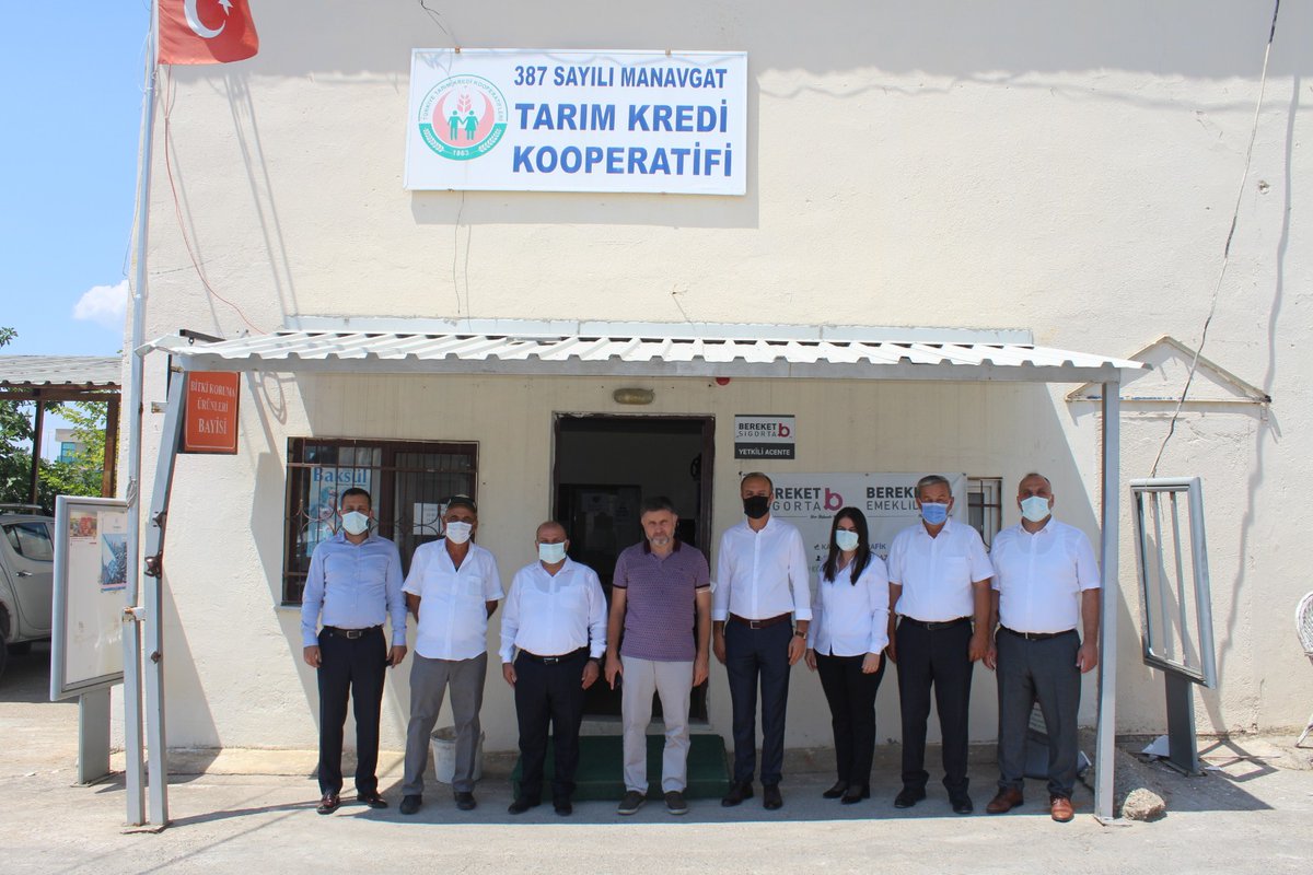 tarimkredi's tweet photo. #TarımKredi Merkez Birliği Yönetim Kurulu Üyesi Mustafa Şenol ve Genel Müdür Dr. Fahrettin Poyraz, Antalya Bölge Müdürü Yakup Kasal ile birlikte Bölge Birliğine bağlı kooperatifleri ve orman yangınından etkilenen kooperatif ortaklarını ziyaret ederek istişarede bulundu. https://t.co/yaSXQnnN25