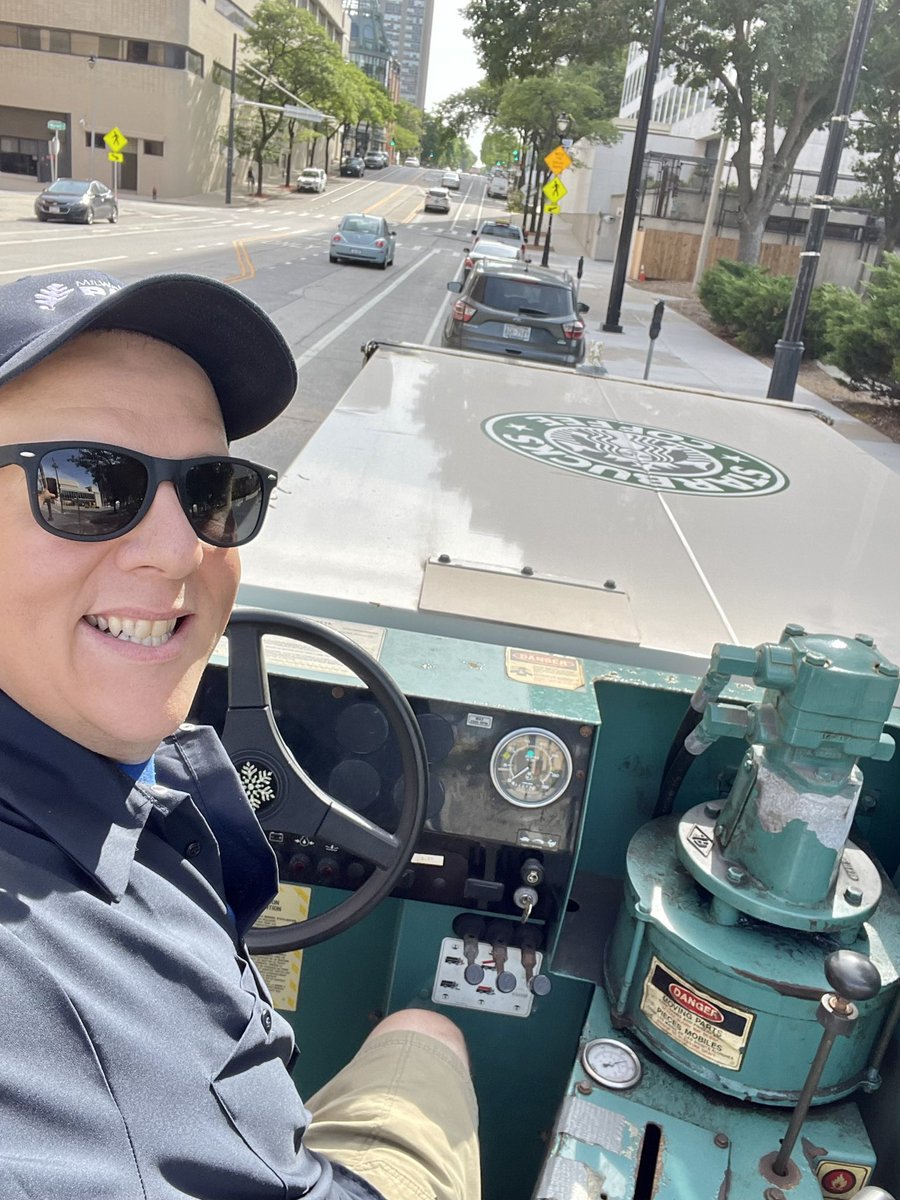 gweeto's tweet photo. Just zamboning on the street in the middle of summer. Idk lol. https://t.co/Pwr6Jmk4Mc