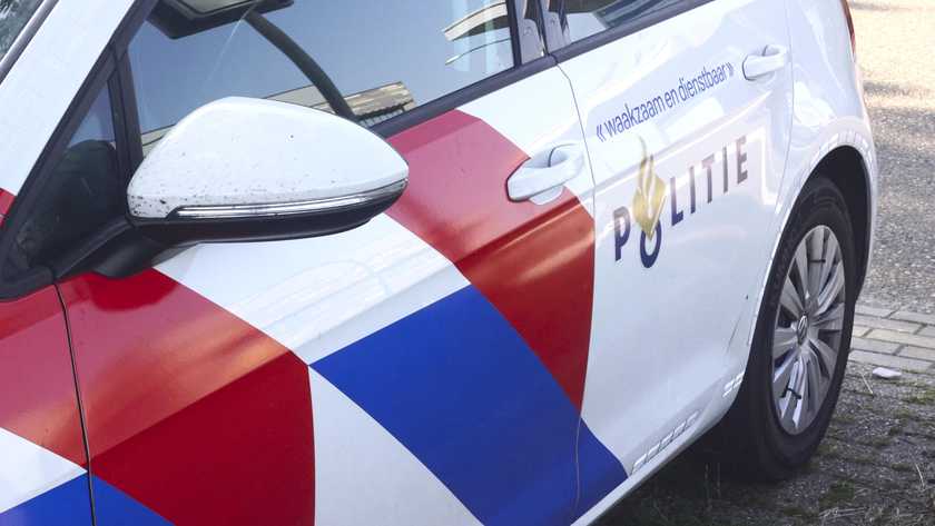 Zes mannen gepakt na ruzie in Amsterdam, waarbij agent enkel brak.