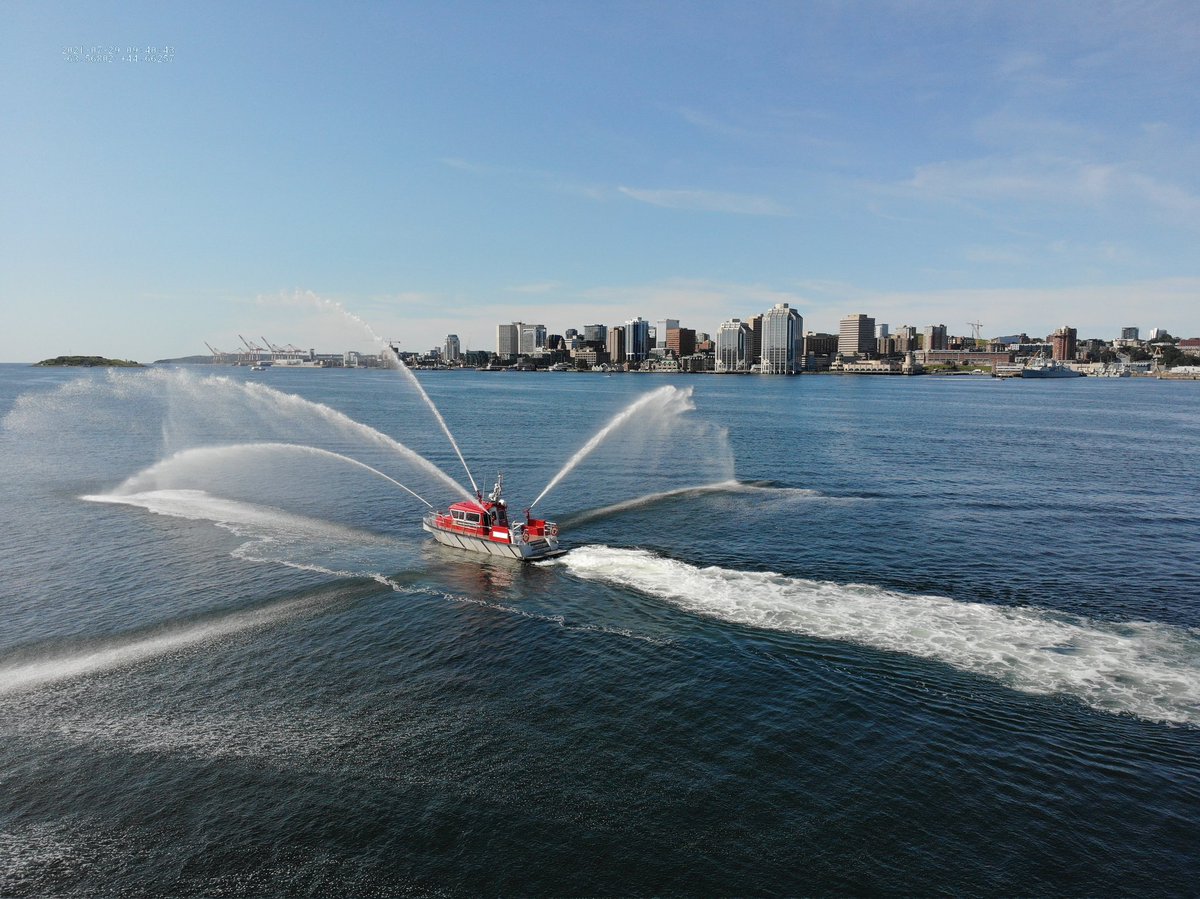 Aerial_Video's tweet photo. The Kjipuktuk (Halifax) Fire Boat 
#Halifax #HRFE #Metalcraftmarine https://t.co/c7YhSuCFWI