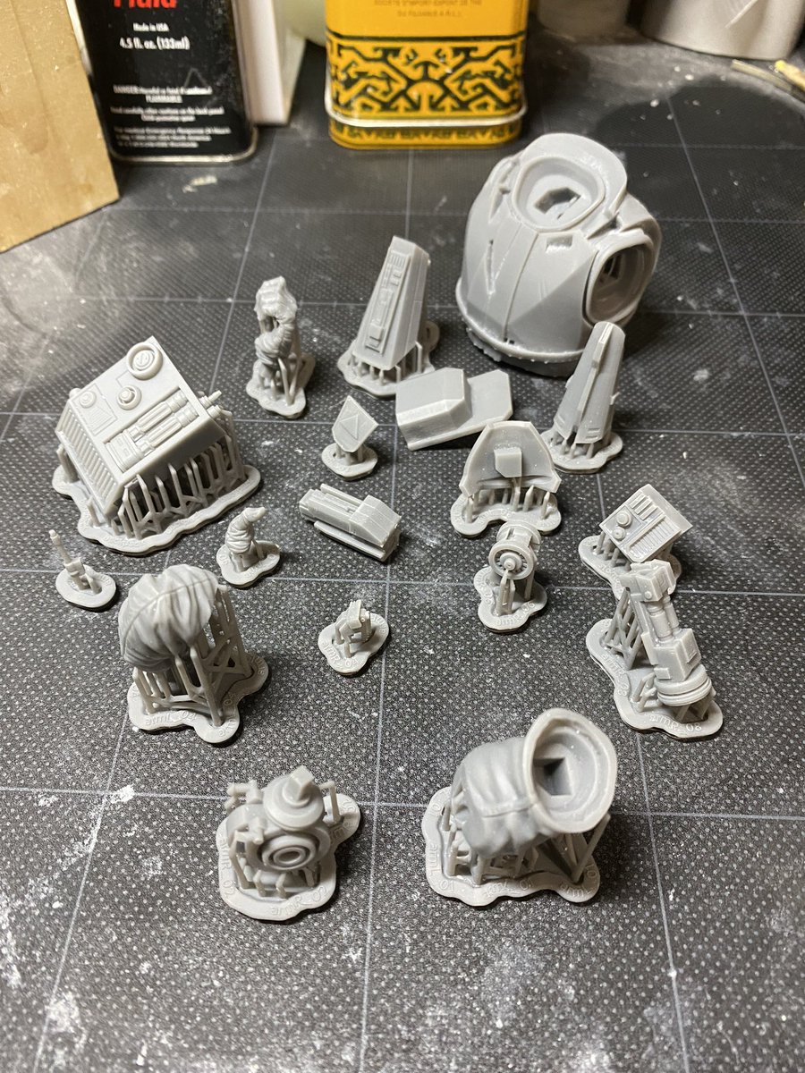 ワンフェスに向けてオリジナルフィギュアを進めてます。
台座はもうちょっといじりたいですが
本体の方は出力し始めました。
この後は手作業で詰めていきます！

開催されるのかなぁ

#@yutorijedi