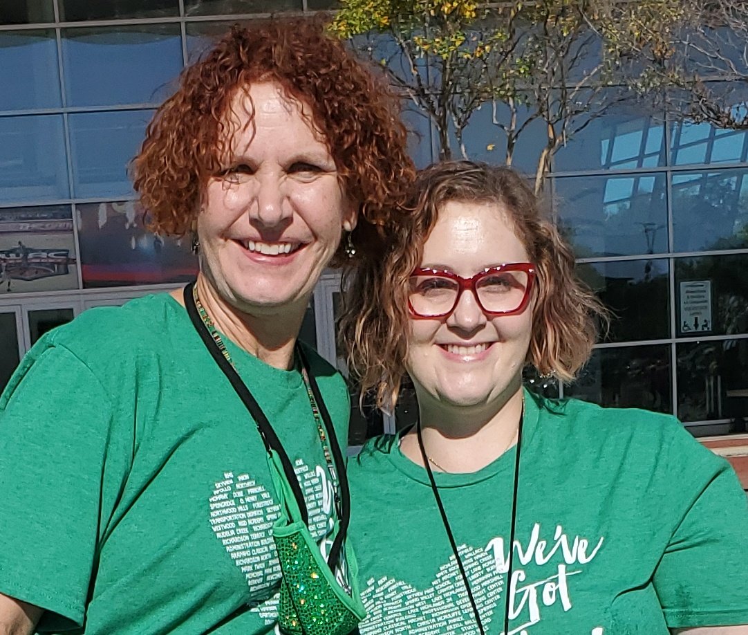 amylaska's tweet photo. Happy to be reunited with Shana Gaines for an amazing year at Spring Valley! 💕 #RISDpoweroflove  @SVEGators. https://t.co/Uxy3jtM8gR