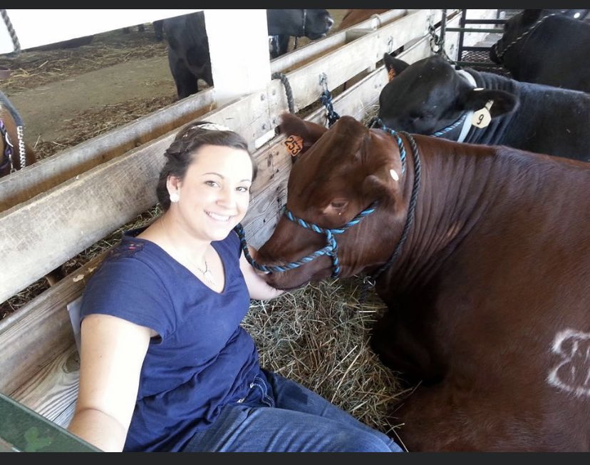 _Calamity_Lane's tweet photo. I sure do miss showing steers. Wish I never grew up! #beefsteer #beefitswhatsfordinner #countyfair #countrygirl https://t.co/Pk2bUxfTQl