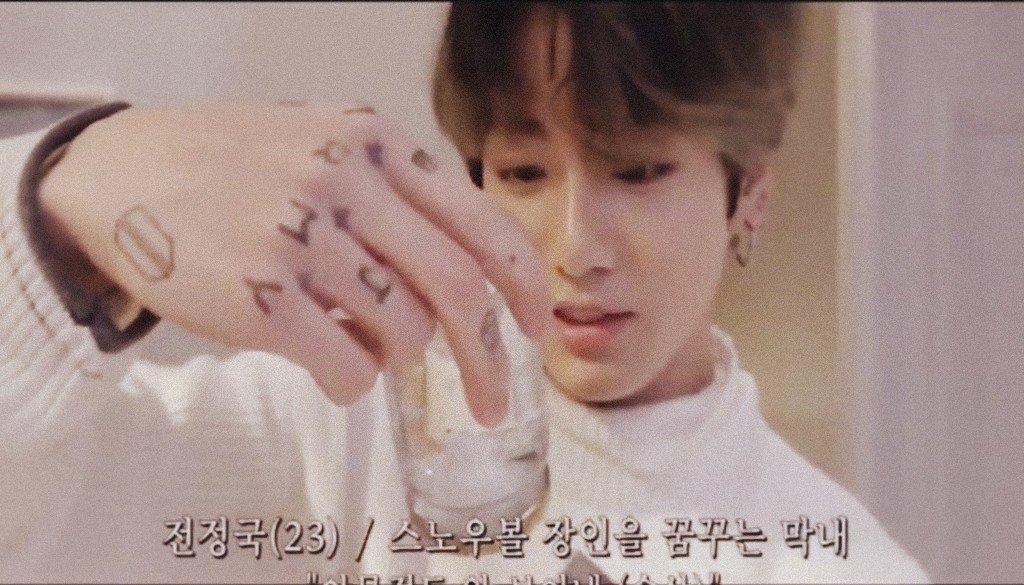 amorevkoo's tweet photo. when u know how hard jungkook worked to see that heartwarming smile on taehyung's face, it was his pure happiness https://t.co/wEf7gG2AXk