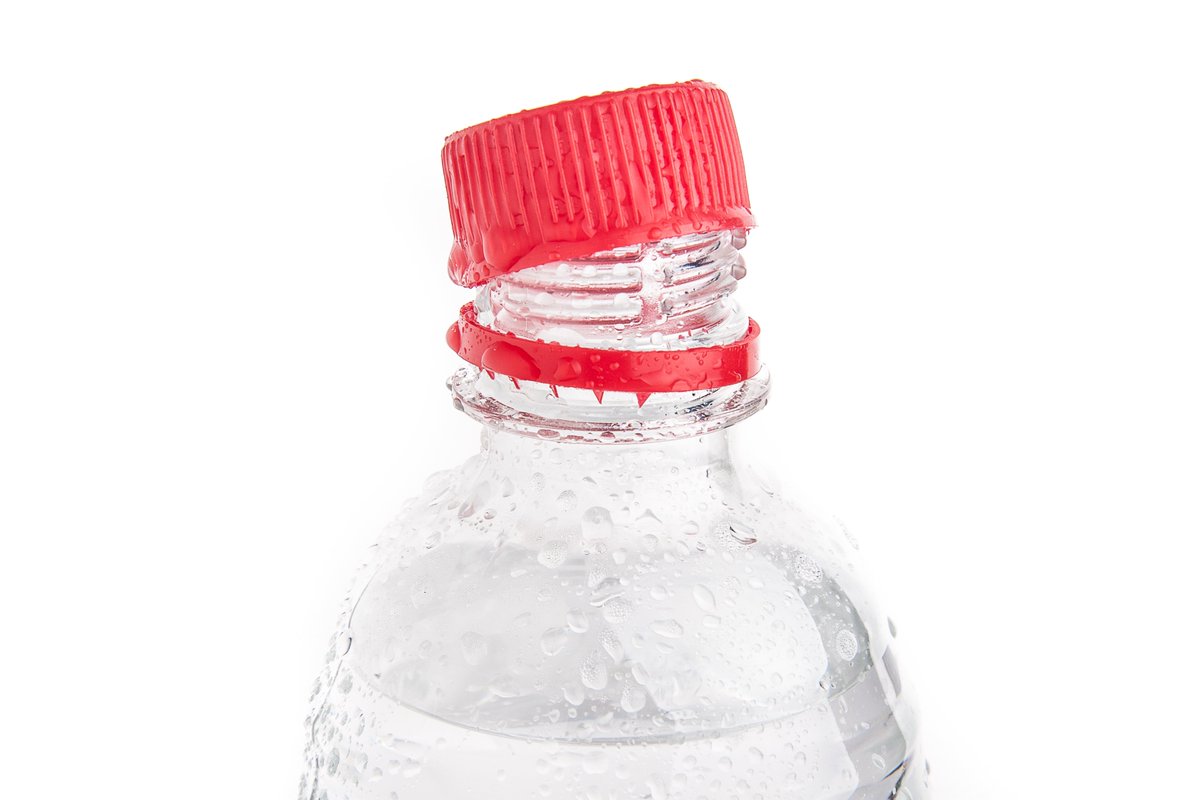 Non-returnable PET bottles are in focus following the EU directive requiring #tethered #caps be used from July '24.  
Secomak's PowerGuide #Drying Machine is fully compatible with tethered cap designs, ensuring the cap and entire surface is completely #dry post-fill. #sustainable
