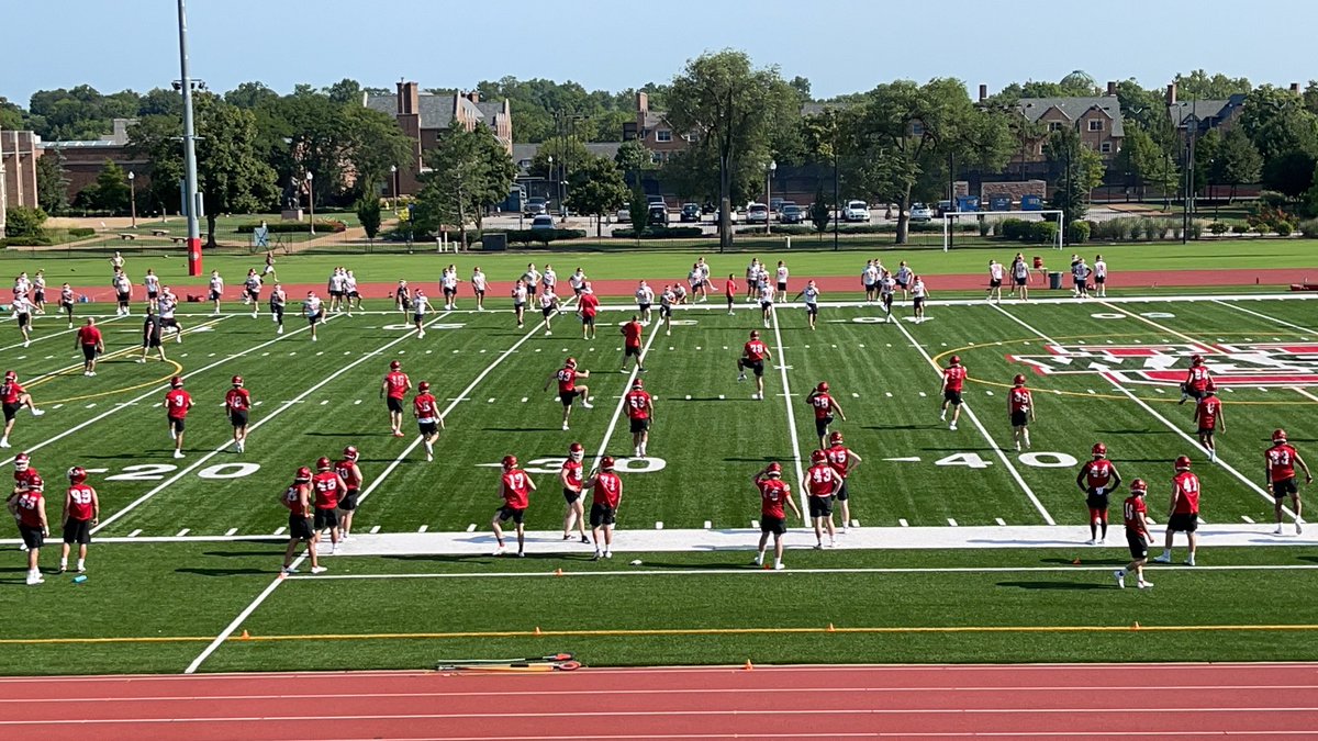 AnthonyAzama's tweet photo. S/O to @WUSTLdining, @washureslife and student affairs - community of support - for all your hard work to create a safe environment our @washufootball this preseason. #Grateful #TogetherWeWin #WorldClassDegree #Compete4Championships https://t.co/68fRjrMeh0