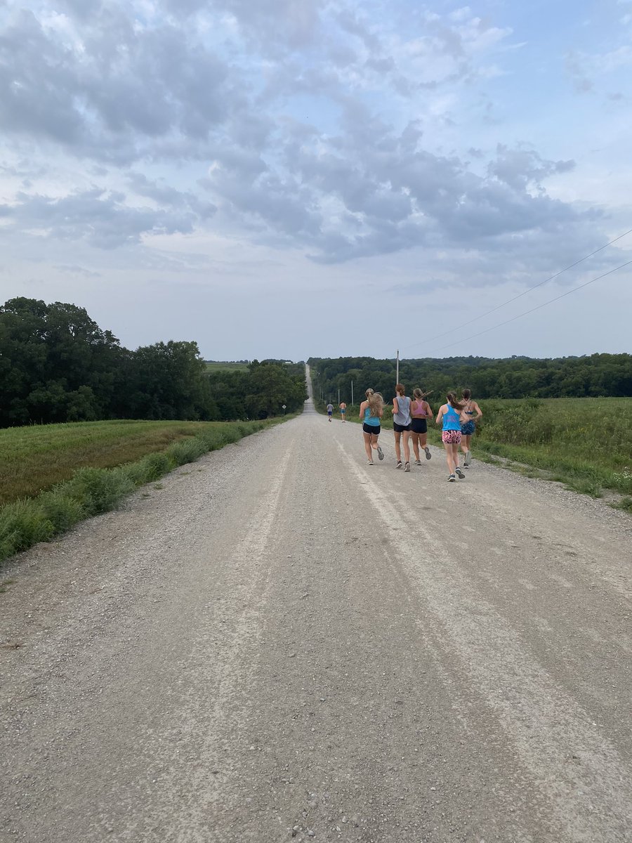 MPCHS_Girls_TF's tweet photo. Last day of camp and we beat the rain! Great kids and great times! Gonna be an awesome year. #mpxc https://t.co/bt2v4jAxnw