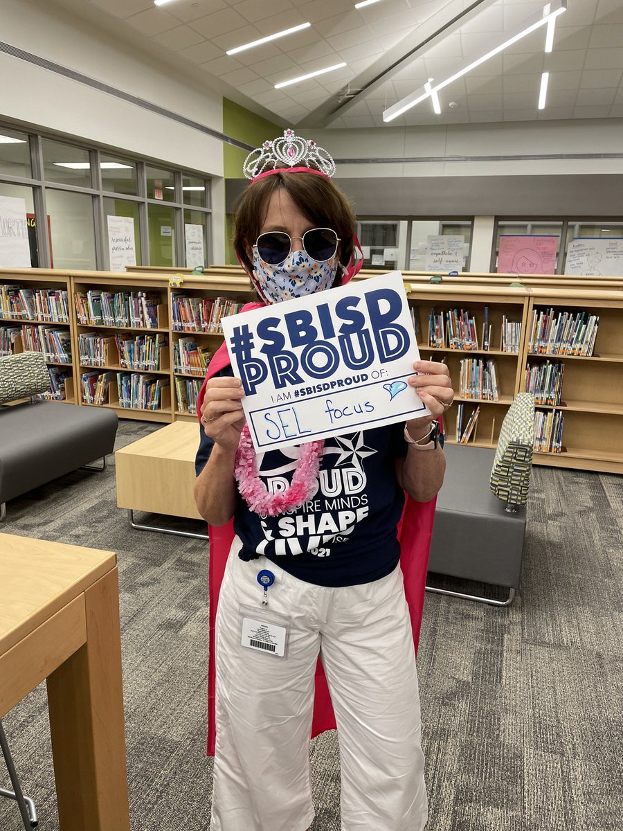 The queen has been spotted! We love our school counselor! <a href="/bzsBCEcounselor/">Beckyzechstephenson</a>  <a href="/Buffalo_Creek1/">Buffalo Creek Elem</a> #SBISDPROUD