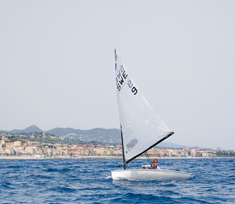nauticmasnou's tweet photo. Final Campionat Europeu Junior de classe Europa al CNEM Homes Jonathan Lladó SWE9 Roger Tomàs ESP563 Dani Cabré ESP 679 Dones Sophie Menke GER1685 Aina Riera ESP250 Inés Alcañiz ESP 996 #YEC2021 @vueling @StayNautica CEIE Europe @vela_cat @PortMasnou @elmasnou_cat @oficial_rfev https://t.co/sGSLwz0yeV
