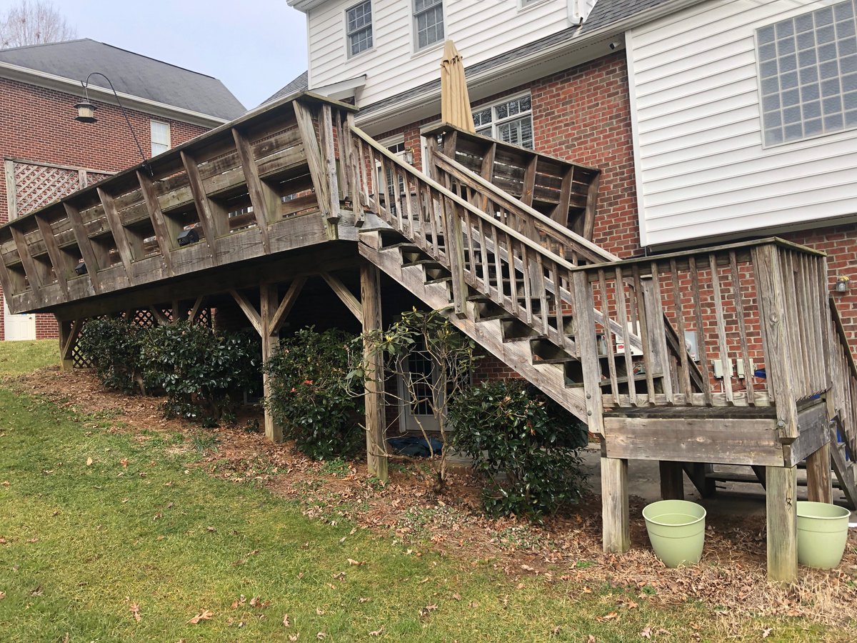 RobinsonConstr's tweet image. Look at this lovely finished deck going from all wood to low maintenance products. 
#deckrenovations #homeimprovement #rcsc
