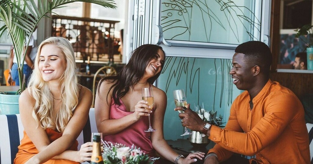 FoodBlogCT's tweet photo. Celebrate the start of the weekend with @cafecaprice!
Every #Friday, enjoy HALF PRICE BUBBLY from 12pm-8pm.
Get your Veuve on & see you at the Café 🥂
#capetown #capetownsouthafrica #capetownlife #capetownliving #capetownfood #capetownfoodie #capeto… https://t.co/T0GIHWbk3N https://t.co/KNa4xw9fM7
