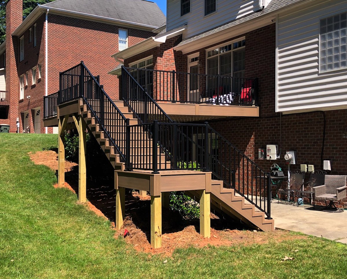 RobinsonConstr's tweet image. Look at this lovely finished deck going from all wood to low maintenance products. 
#deckrenovations #homeimprovement #rcsc