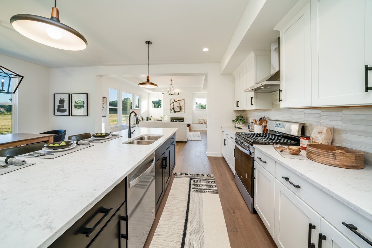 AVB_inc's tweet photo. #throwbackthursday to a 2020 Parade Home! Please join us for a few more days of the 2021 Parade of Homes! #avbinteriors #robinrynd #interiordesign #paradehome
August 12th-14th 🏡 https://t.co/Y8RG42RGaQ