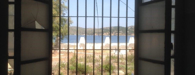 Leros - military barracks, indoctrination centre, mental asylum, prison, refugee camp. A disturbing island story in a new Hidden Persuaders blogpost from historian Danae Karydaki. 
www7.bbk.ac.uk/hiddenpersuade…
<a href="/BirkbeckHCA/">School of Historical Studies, Birkbeck</a>
<a href="/danae_kar/">Danae Karydaki</a>