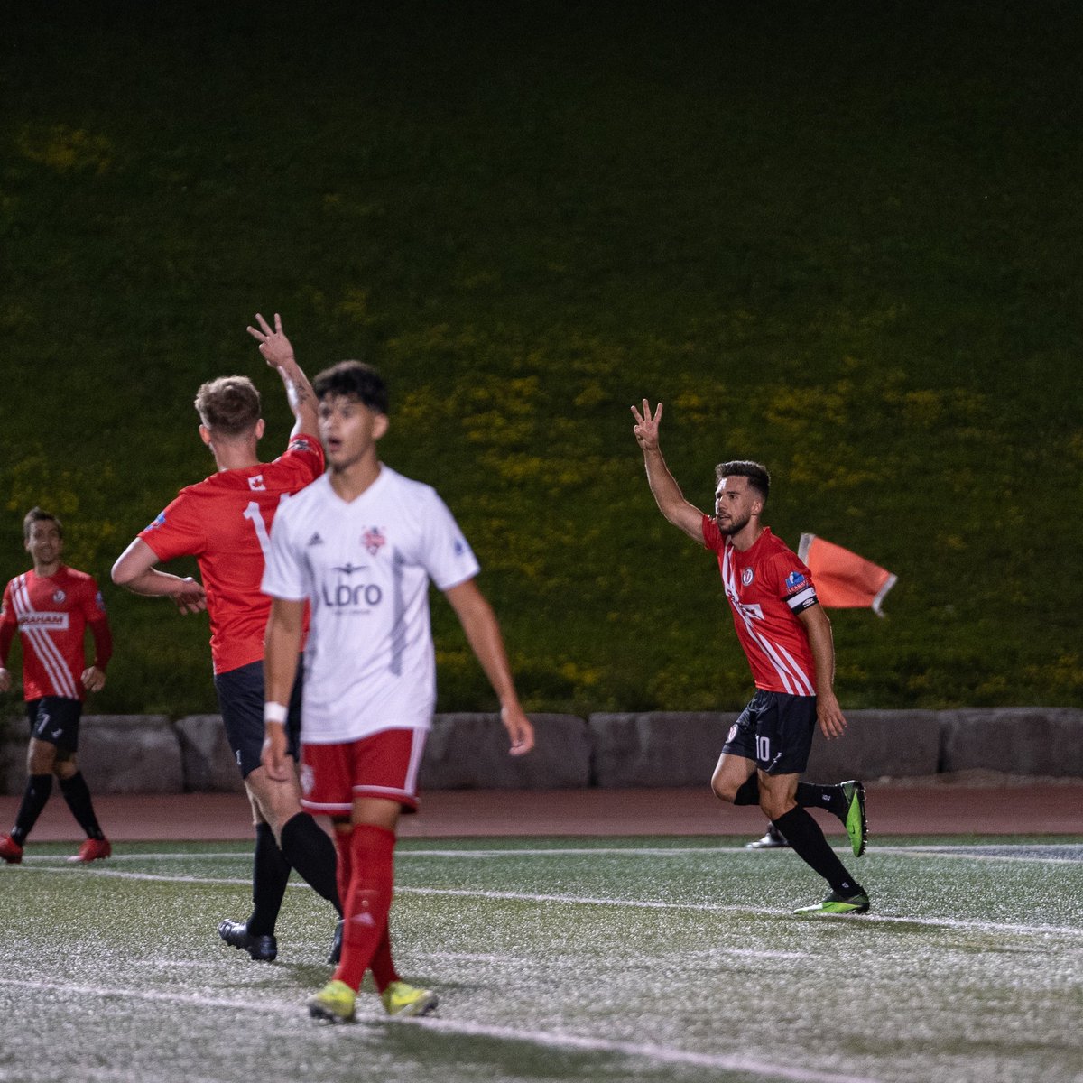 guelphunitedfc's tweet photo. Hands up if youβre excited for a full weekend of football!
Tonight the #reserves play on the road against @FCLondon!
Saturday, our #firstsquad plays @WinTFC at 1pm!
Buy your #tickets now through the link in our bio!
#Guelph #GuelphSoccer #UnitedFront #WeAreUnited https://t.co/nuNWDeEHDU
