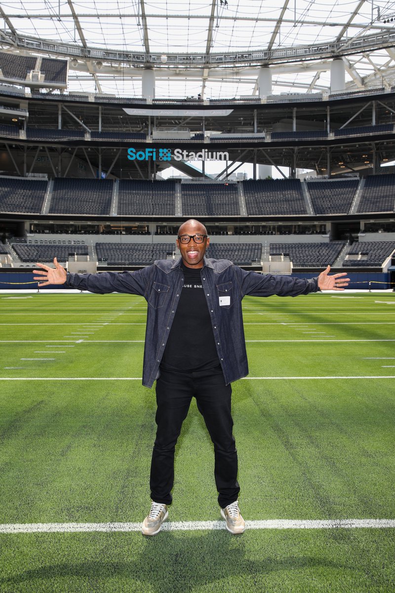 kustoo's tweet photo. I know I have a long road ahead of me, but I must take a moment to appreciate the blessings I have in the present. Thank you to @Youtube and #YoutubeBlack for the opportunity to share my work at @SoFiStadium. I am humbled, grateful, and more determined than ever. https://t.co/DNnv2gymhj
