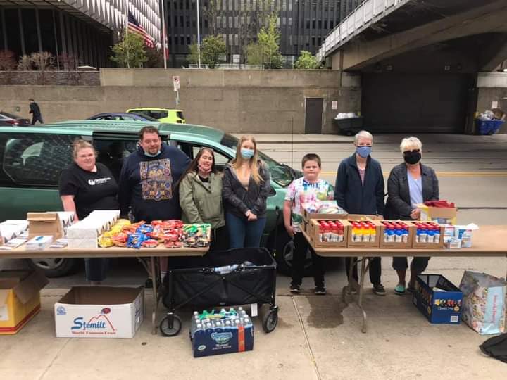 25fortypgh's tweet photo. Little Duffy folding lunch boxes to serve the people of downtown Pittsburgh with our friends from the You are covered project and serving downtown @412FoodRescue @giselefetterman @markhduffy78 https://t.co/C19xw9t6CI