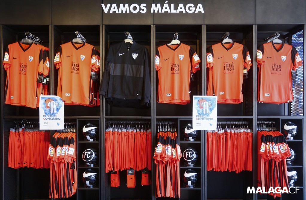 TIENDA| 👕 ¡MALAGUISTA! ¡Nuestras nuevas camisetas lo están petando!

¡Recuerda que las #TiendasMCF también abren por la tarde en horario comercial!

#TiraDeGenio