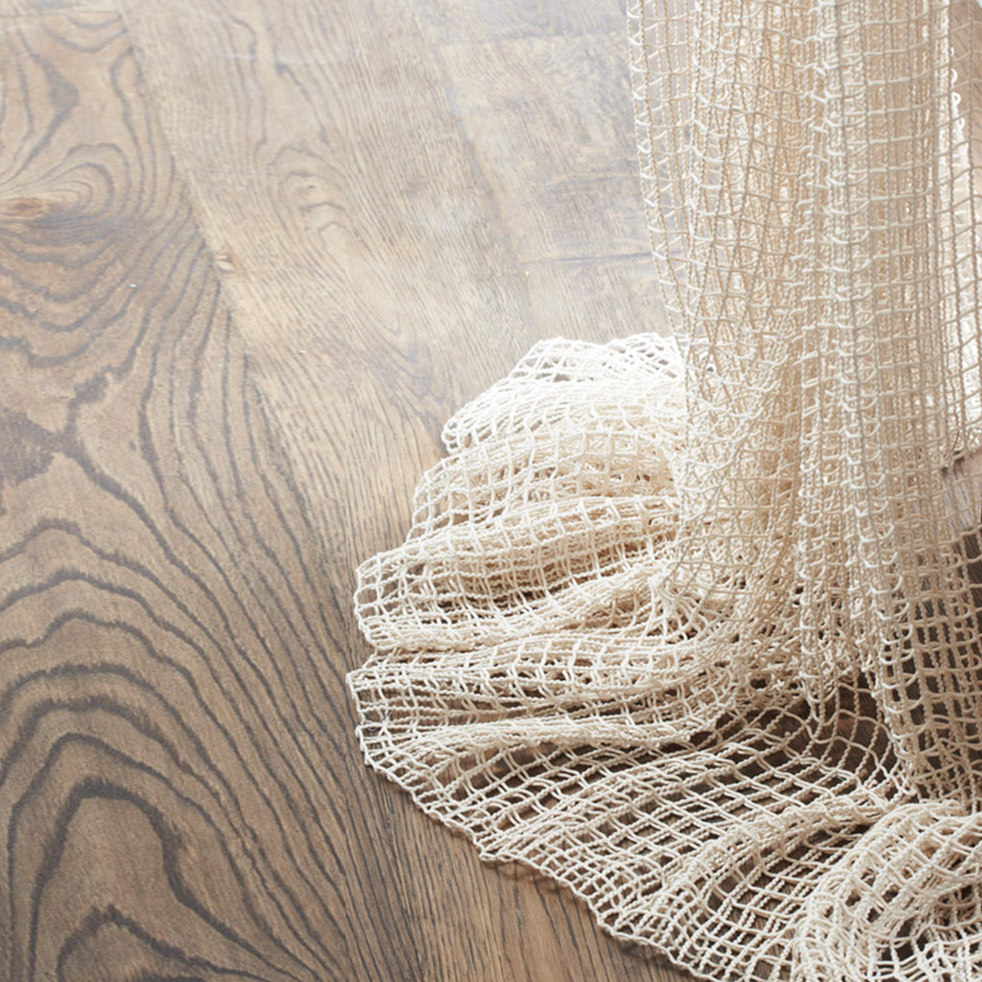 kellyhoppen's tweet image. CURTAIN STYLE 😍  

Long, elegant and classic. This puddle curtain style can be achieved by extending the curtain length by 6 – 16 inches.

The gathered fabric rests delicately on the floor and creates a sense of drama and romanticism in a space, and this is the charm!

#thursday