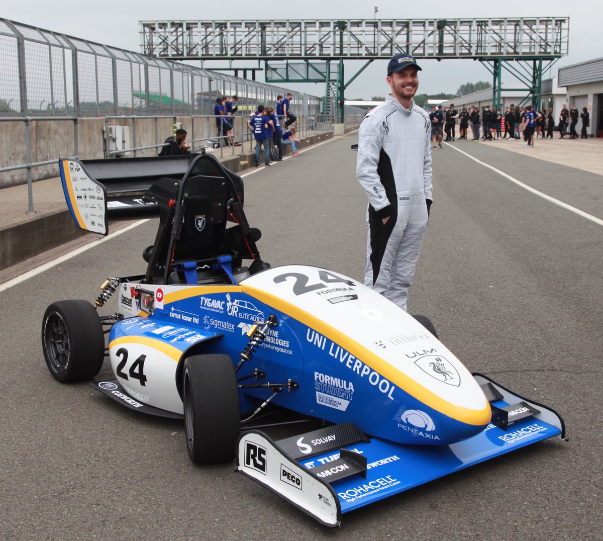ULMRacing's tweet photo. Throwing it back to FSUK21 with some more Silverstone snaps! 😃 

#tbt #FormulaStudent #FSUK #FS2021 #Liverpool #ULM015 #ULM #ULMRacing #IMechE #UOL #UniOfLiverpool https://t.co/ICRSdKuz7n