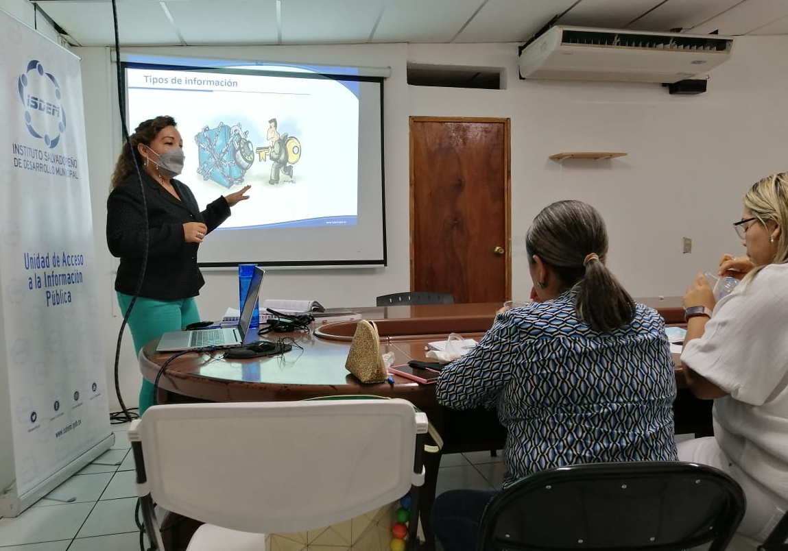 El ISDEM capacitó a los miembros del concejo municipal de San Juan Opico, en lo concerniente a la Ley de Acceso a la Información (LAIP)
#isdematuservicio
#LAIP