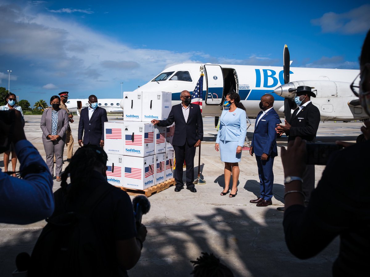 USEmbassyNassau's tweet image. 🇺🇸🤝🇧🇸The United States DELIVERED 128,700 doses of Pfizer COVID-19 vaccine to #TheBahamas, with more on the way. For your health, your family, your economy, and to help the world emerge from this pandemic, visit vax.gov.bs to make your vaccination appointment today💉