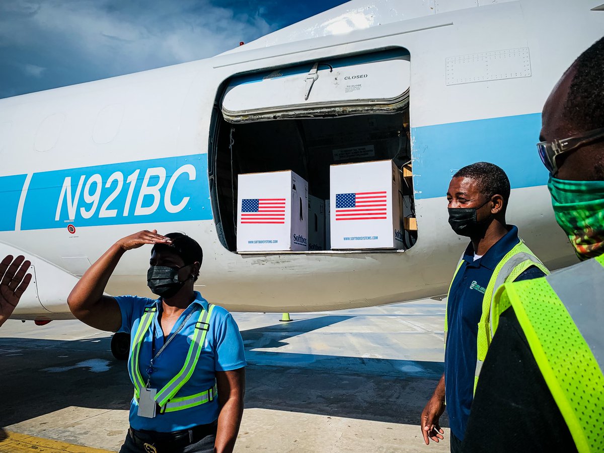 USEmbassyNassau's tweet image. 🇺🇸🤝🇧🇸The United States DELIVERED 128,700 doses of Pfizer COVID-19 vaccine to #TheBahamas, with more on the way. For your health, your family, your economy, and to help the world emerge from this pandemic, visit vax.gov.bs to make your vaccination appointment today💉