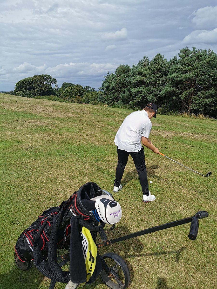 CJDavid_son's tweet photo. Great day on the links @TurnhouseGolf today #ReallyWindy🌪️🌪️🌪️ #Familytime #NothingBetter (and the golf wasn't bad either😜) https://t.co/F5nTIVDrCD