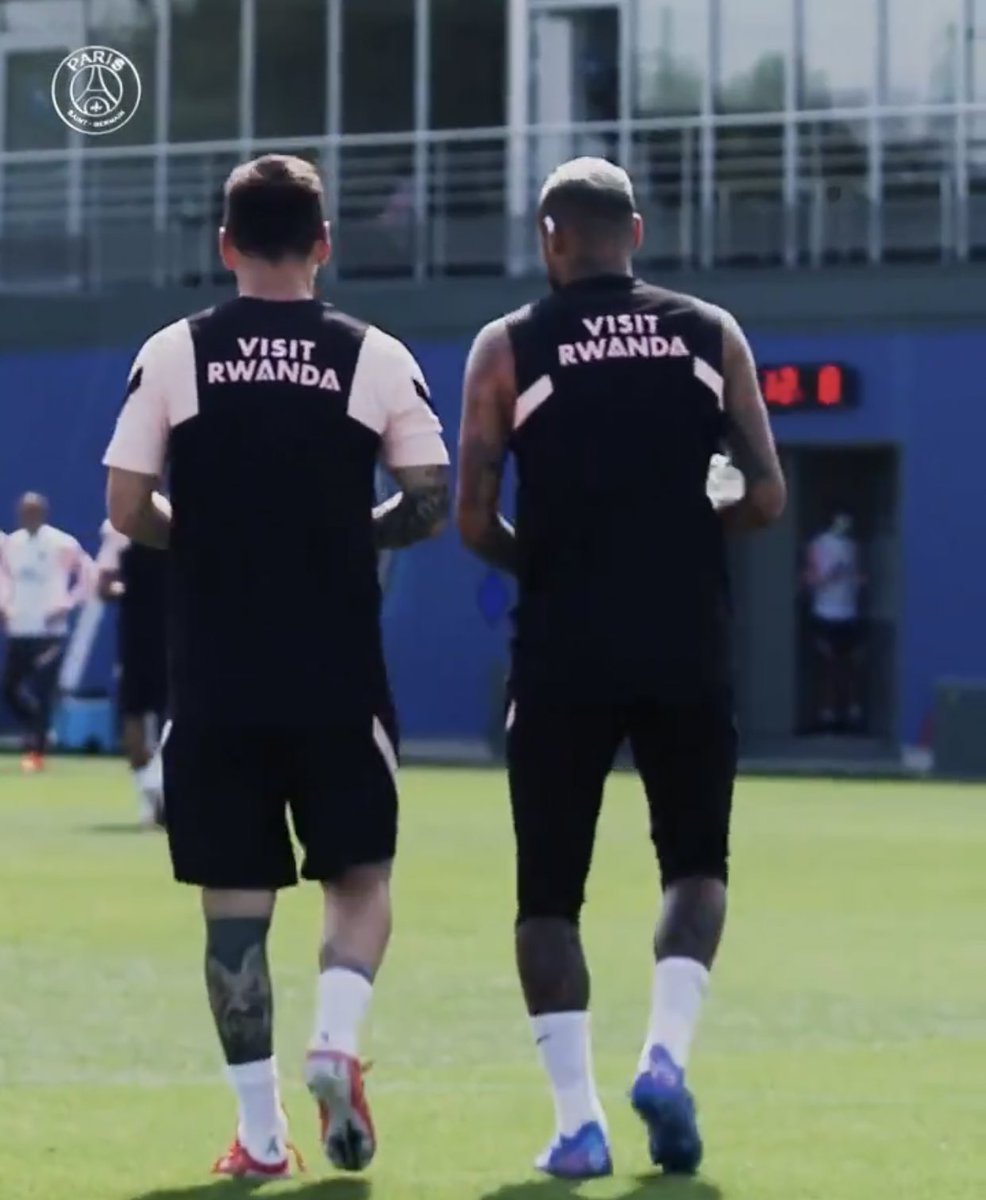 njdmarlon's tweet photo. Neymar e Messi juntos no treino ❤️ https://t.co/76wqyNkDNS