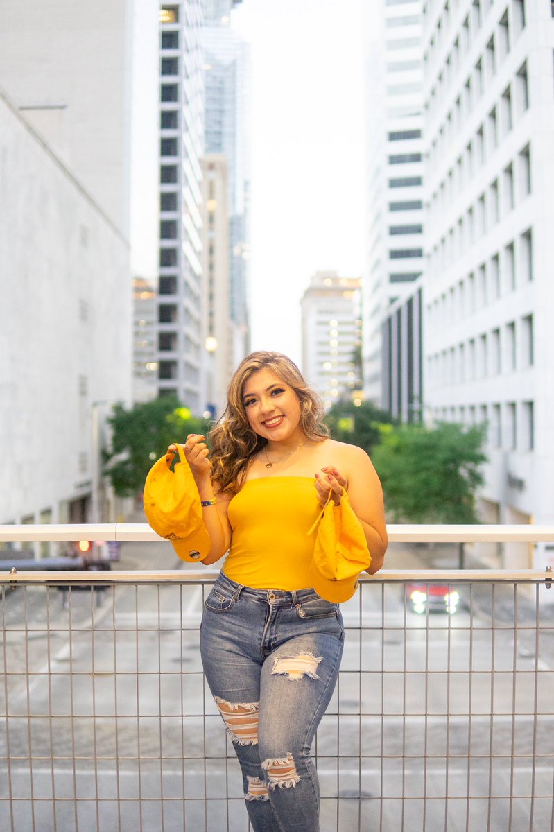 ayeelesloo_'s tweet image. A real PAL is a leader and a mentor. One who leads by example and pushes others to strive for greatness. 

This is for the years I’ve given and what has made me a better person. 

Signing off….. ✌🏽
PAAAAA…… 💜💛

#RealPALS #PvRunsOnPALS #PVgotmestressed #graduate