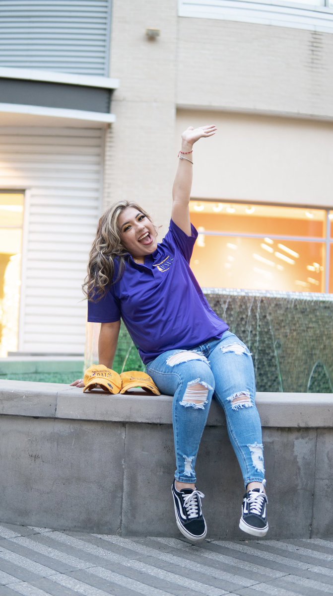 ayeelesloo_'s tweet image. A real PAL is a leader and a mentor. One who leads by example and pushes others to strive for greatness. 

This is for the years I’ve given and what has made me a better person. 

Signing off….. ✌🏽
PAAAAA…… 💜💛

#RealPALS #PvRunsOnPALS #PVgotmestressed #graduate