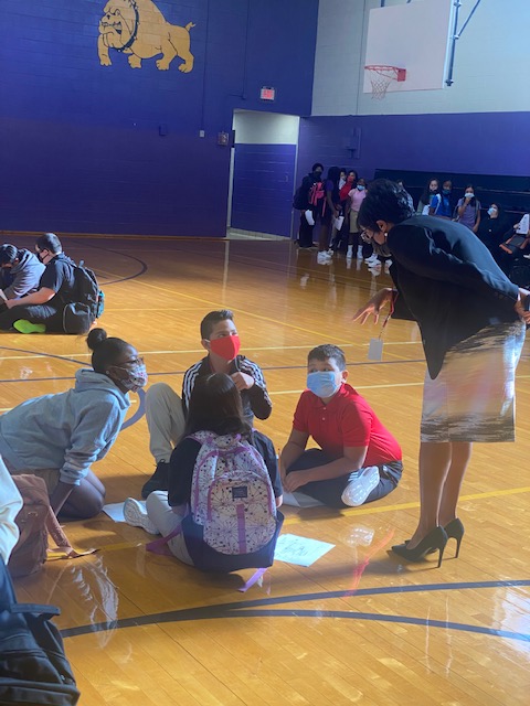 EvermanISDSuper's tweet photo. The first day of school is off to a great start! Let's continue to push for greatness throughout the school year. #EvermanStrong https://t.co/bsVJOOtlqx