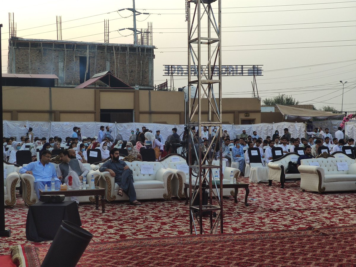 ShafaaAhmad's tweet photo. ہمارے ملک کی آدھی سے بھی زائد آبادی نوجوانوں پر مشتمل ہے
#EmpoweringNMDsYouth https://t.co/mfLMvQnbKV